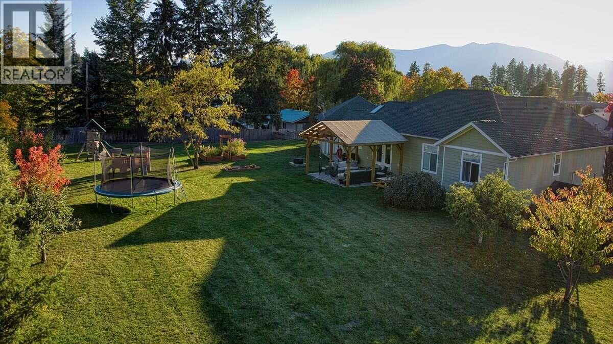 830 Devon Street, Creston, British Columbia  V0B 1G6 - Photo 5 - 10404273