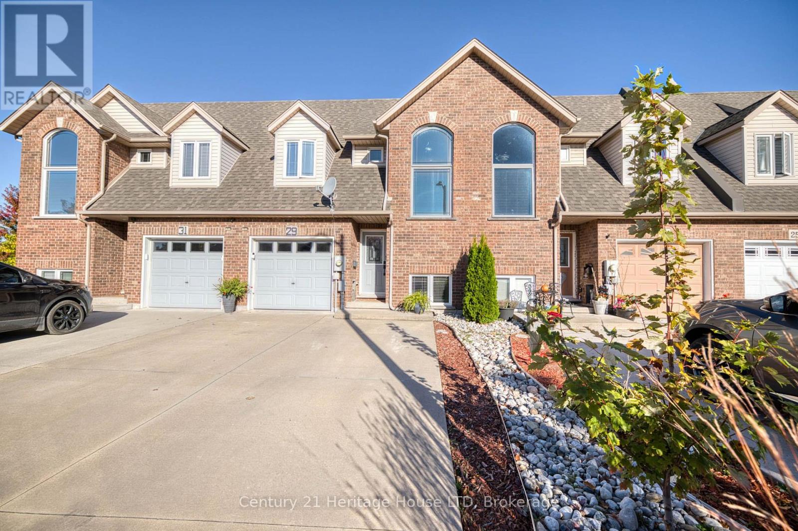 29 Bluegrass Crescent, St. Catharines (Oakdale), Ontario  L2P 0A8 - Photo 2 - X14101814