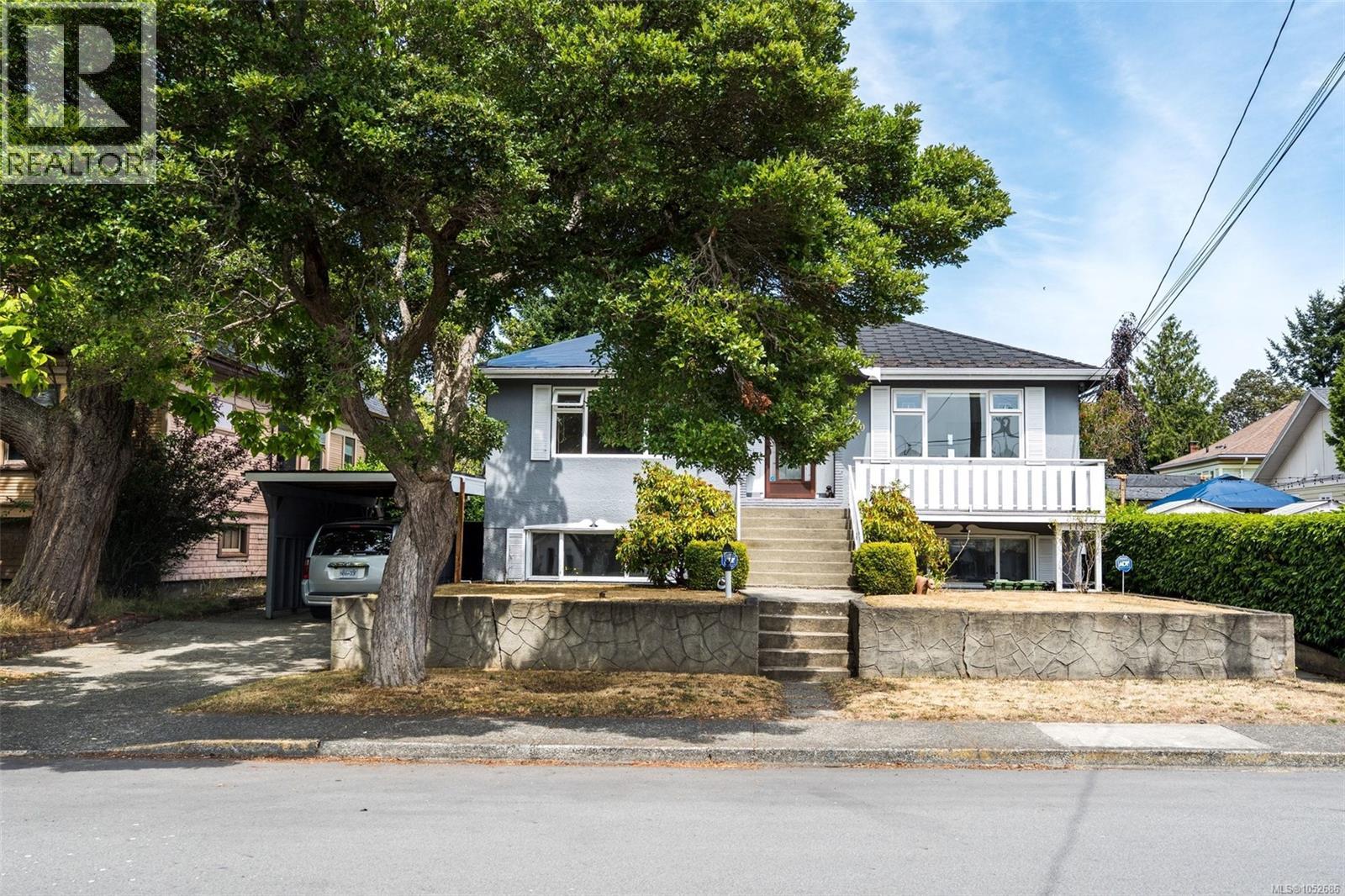 1790 Denman St, Victoria, British Columbia