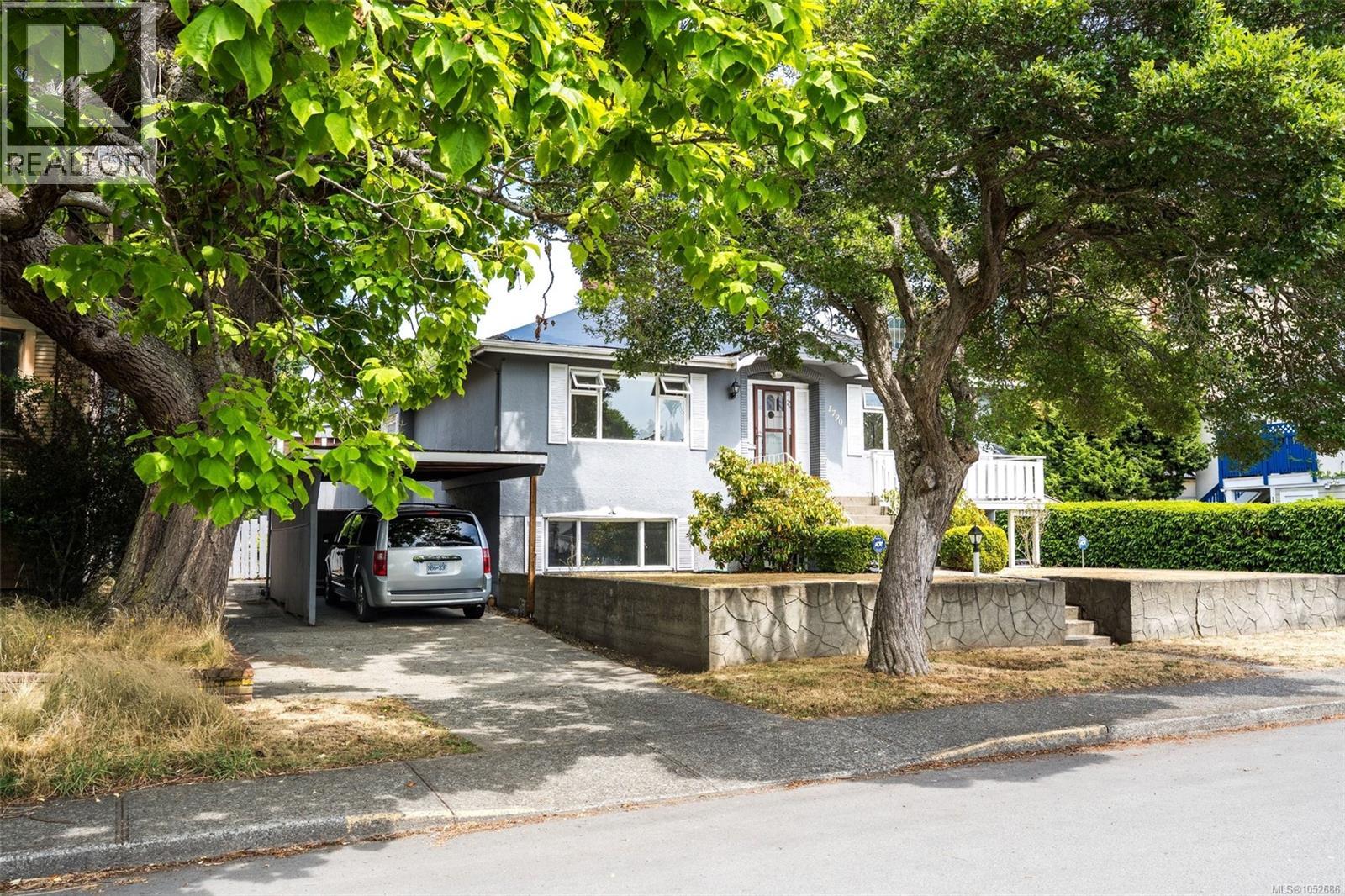 1790 Denman St, Victoria, British Columbia  V8R 1Y4 - Photo 2 - 1052686