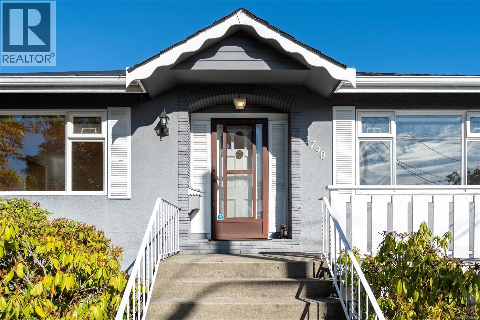 1790 Denman St, Victoria, British Columbia  V8R 1Y4 - Photo 4 - 1052686