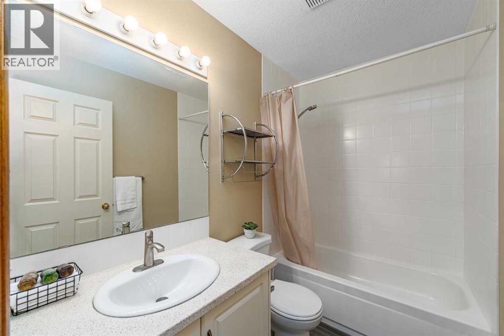 202 Panorama Hills Close NW, Calgary, Alberta  T2K 5J3 - Photo 23 - A2351427