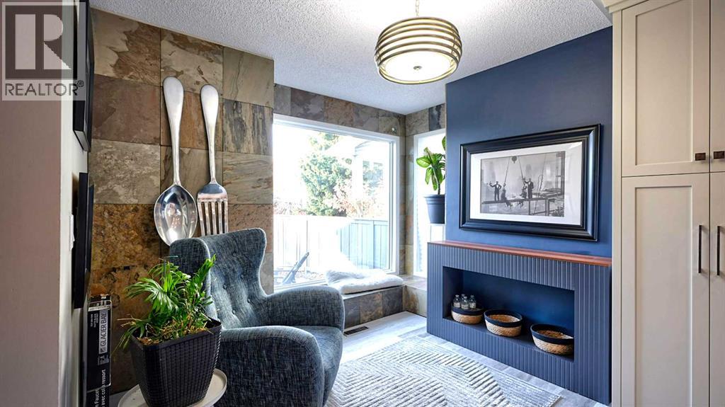 331 Woodbine Boulevard SW, Calgary, Alberta  T2W 4K8 - Photo 4 - A2352149