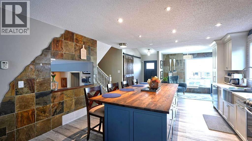 331 Woodbine Boulevard SW, Calgary, Alberta  T2W 4K8 - Photo 9 - A2352149