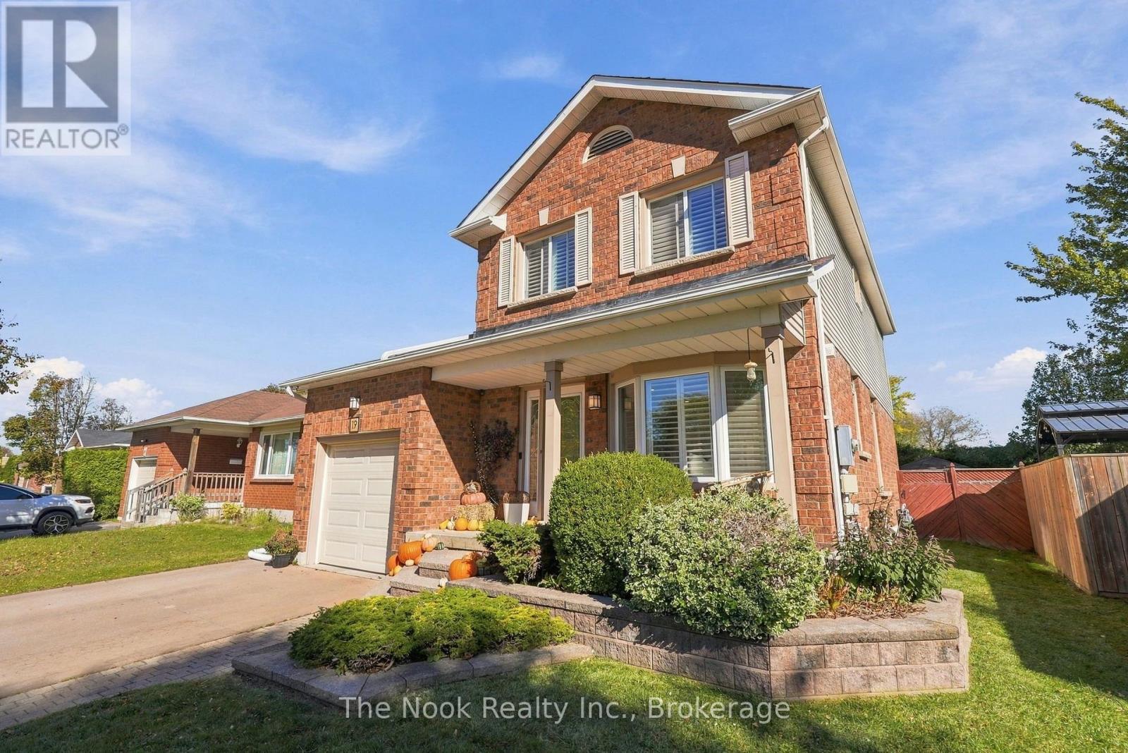 19 Sandringham Drive, Clarington, Ontario  L1E 1X4 - Photo 2 - E14104232
