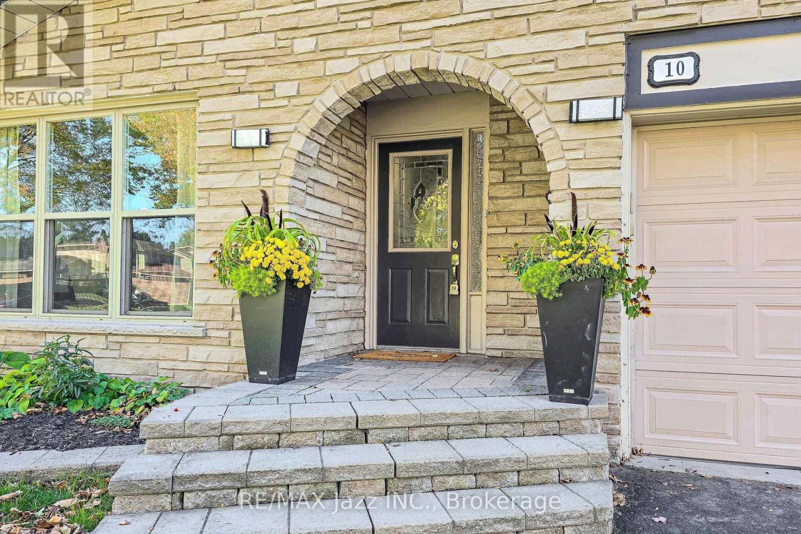 10 Trinity Crescent, Whitby, Ontario  L1N 6L2 - Photo 3 - E14104390