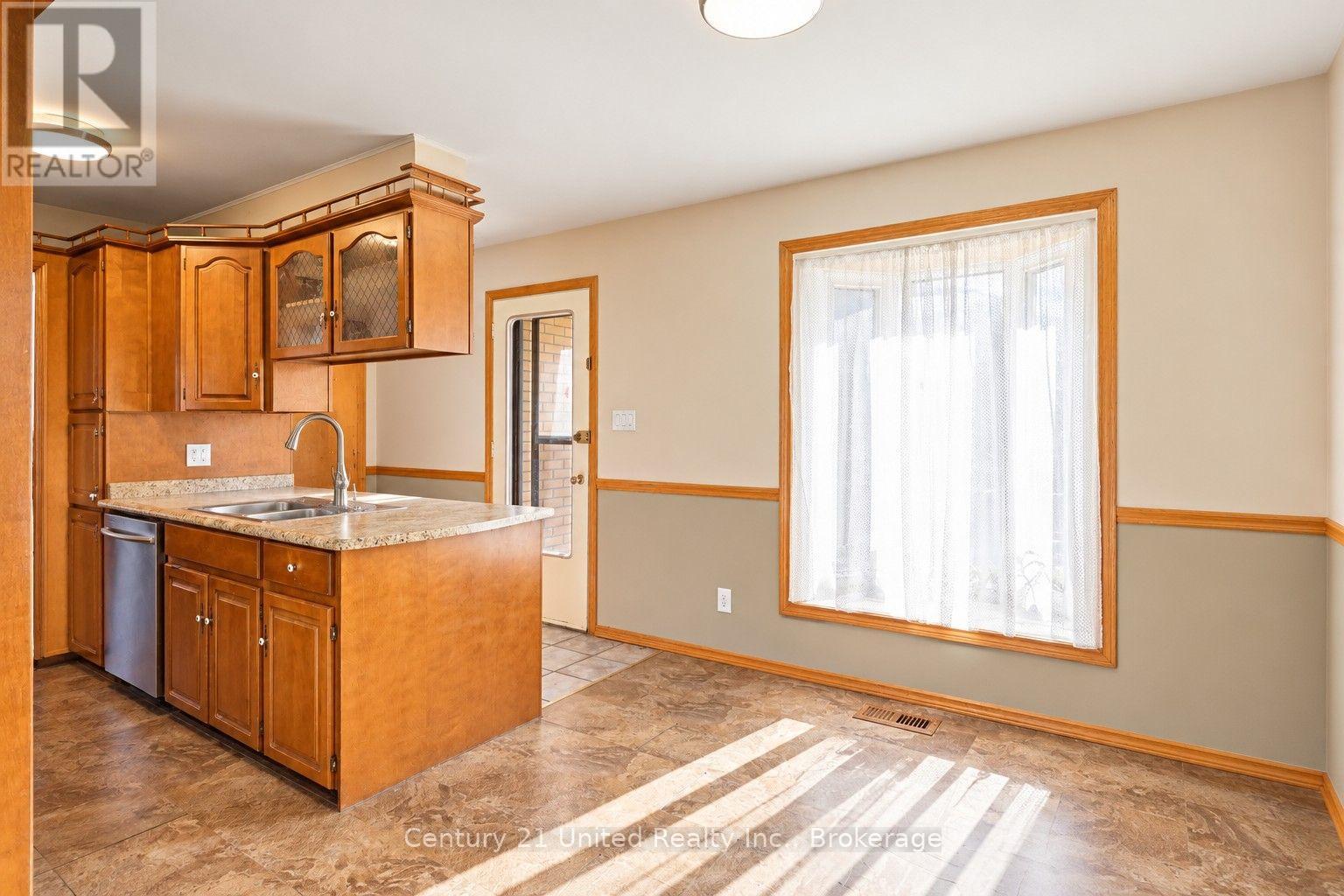 807 Highland Court, Peterborough, Ontario  K9H 5K1 - Photo 12 - X14104340