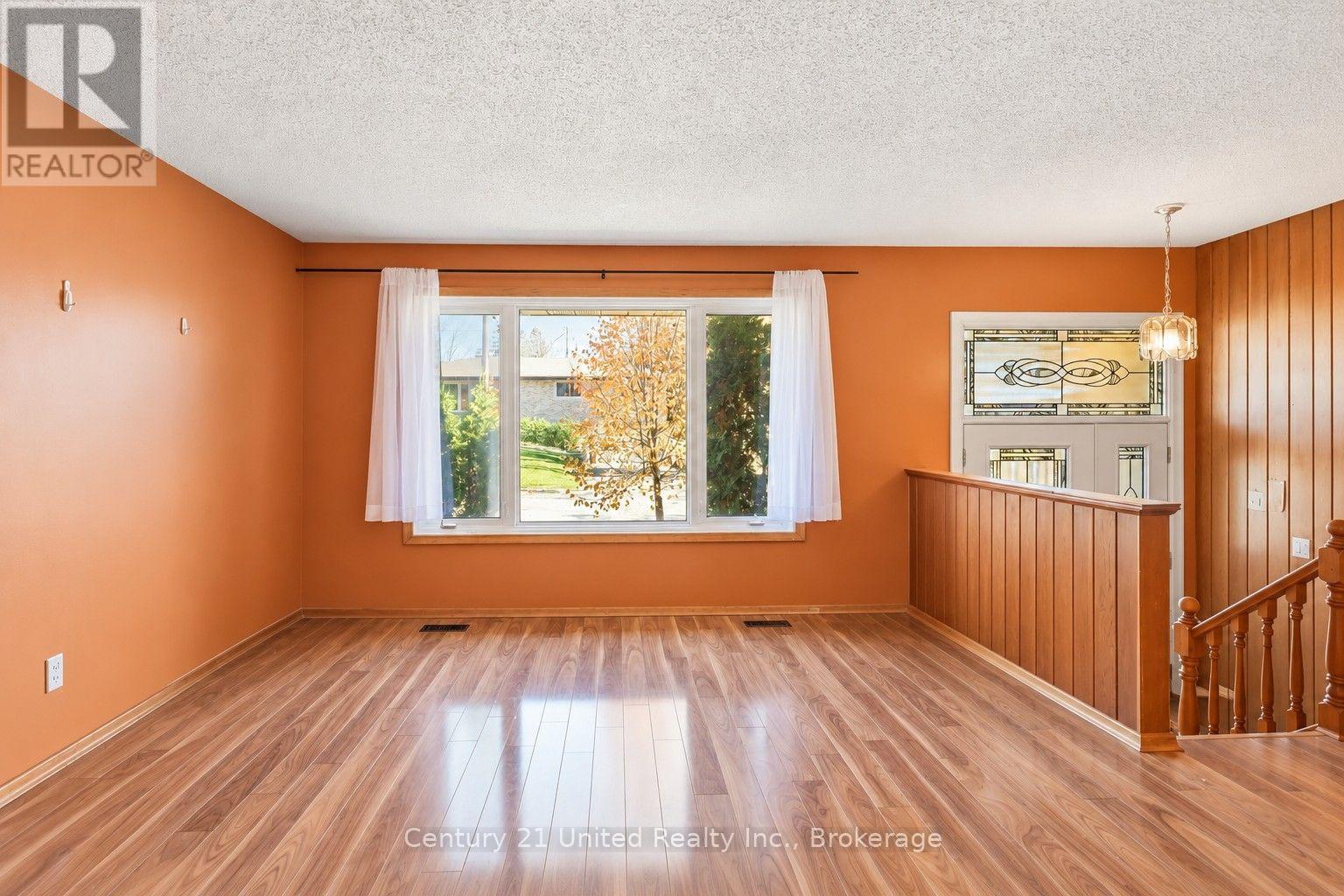 807 Highland Court, Peterborough, Ontario  K9H 5K1 - Photo 5 - X14104340