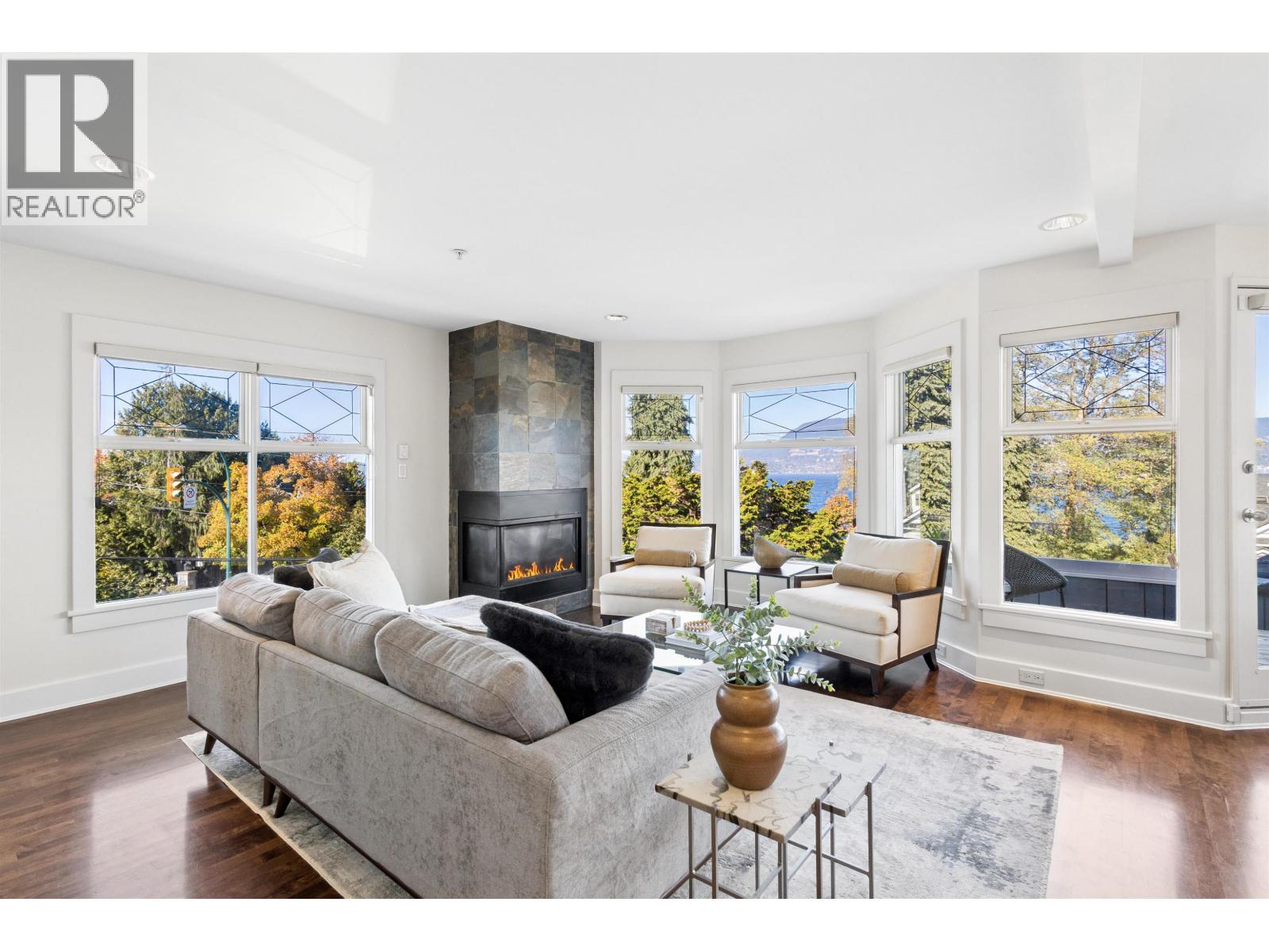 2697 York Avenue, Vancouver, British Columbia  V6K 1E6 - Photo 2 - R3176935