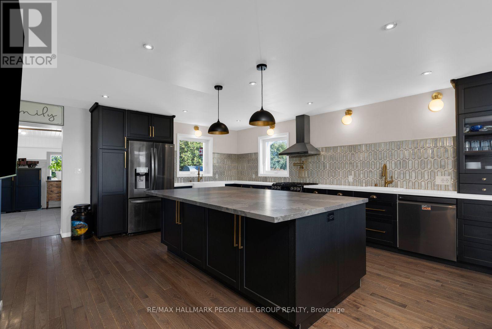 312 Lafontaine Road W, Tiny, Ontario  L9M 0H1 - Photo 4 - S14104298