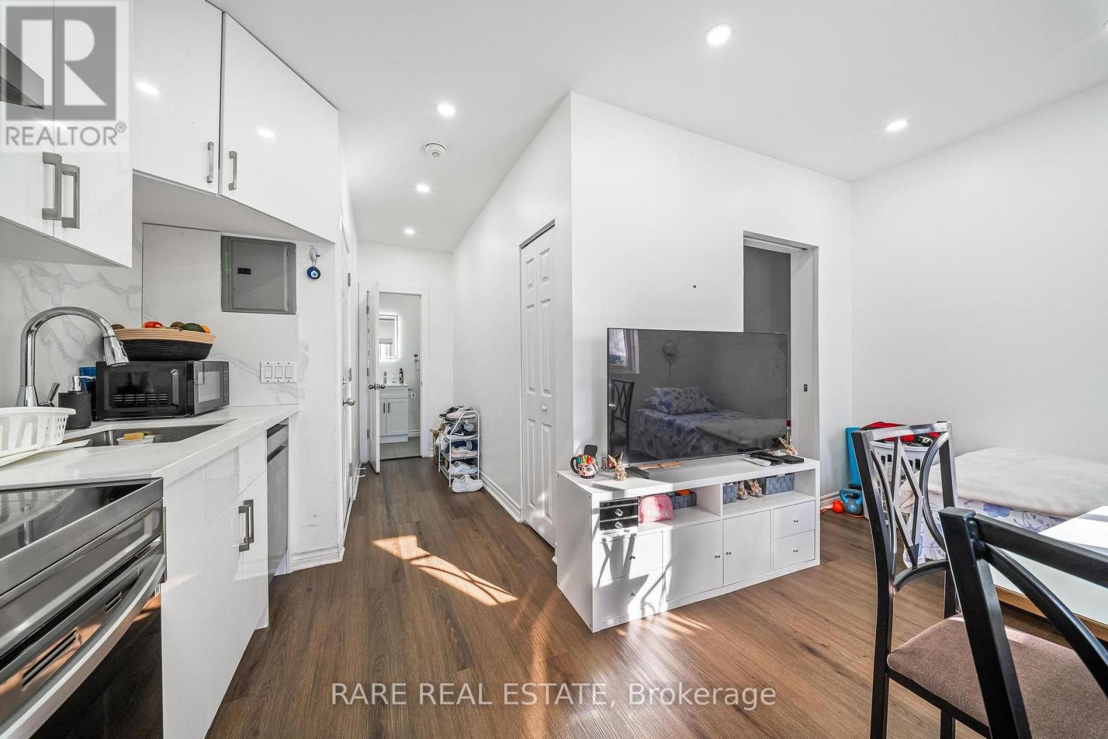 4 - 167 Dynevor Road, Toronto, Ontario  M6E 2J5 - Photo 4 - W14104398