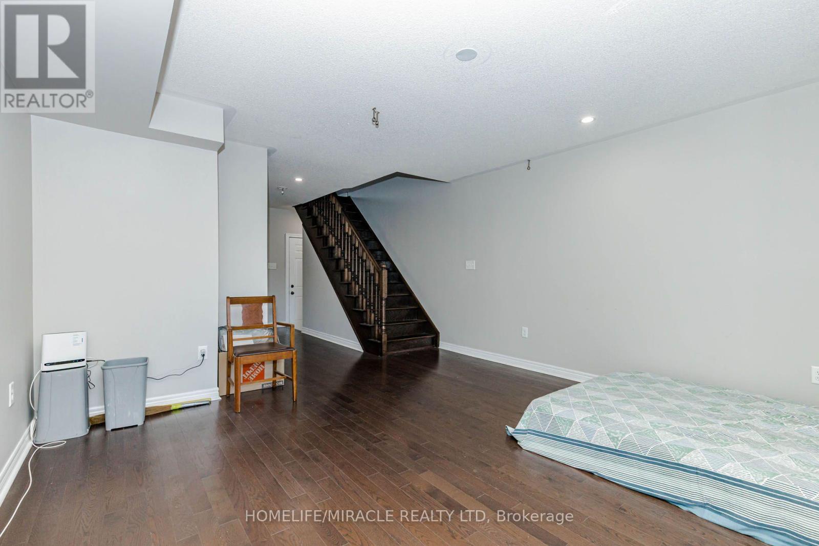 45 Padbury Trail, Brampton, Ontario  L7A 4V2 - Photo 10 - W14104404
