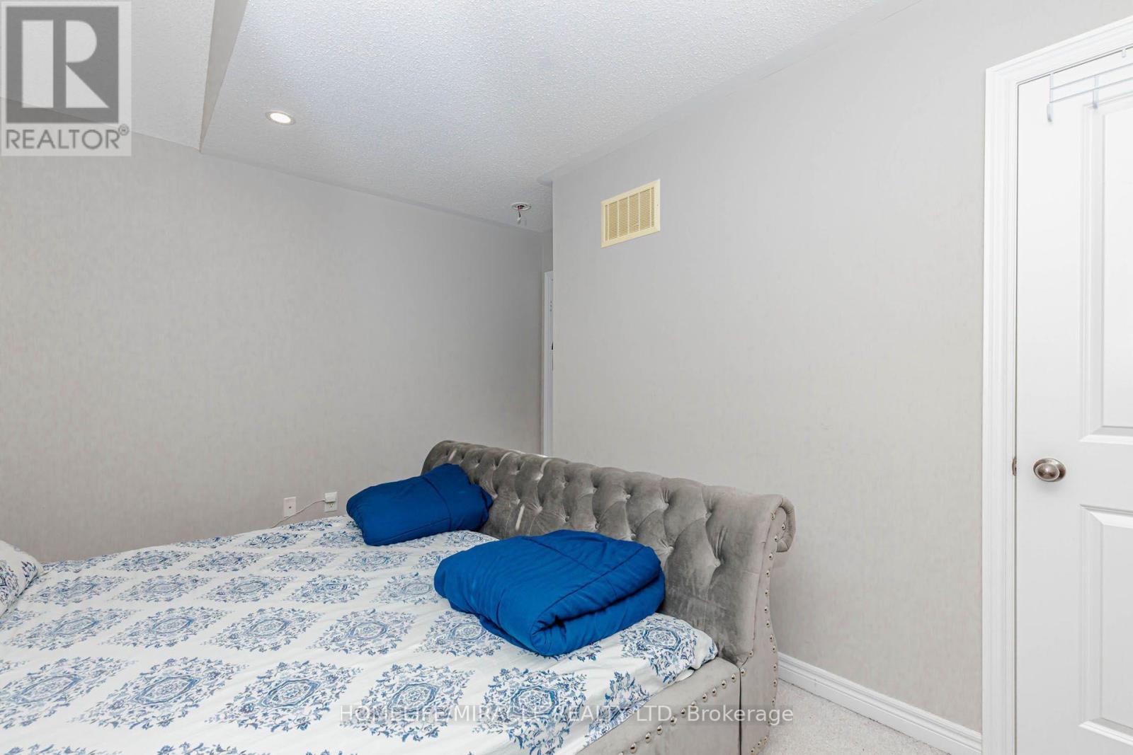 45 Padbury Trail, Brampton, Ontario  L7A 4V2 - Photo 41 - W14104404