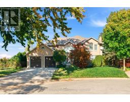 22 BURT COURT, Hamilton, Ontario