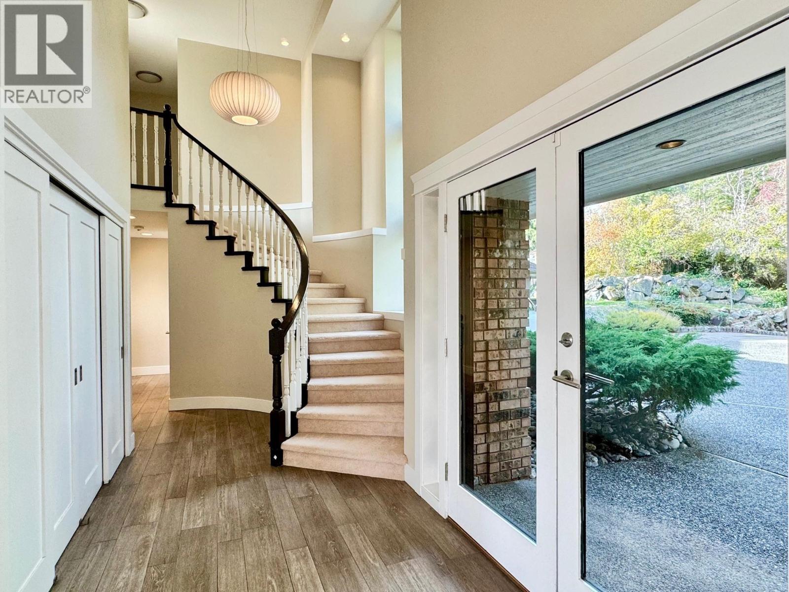 4xx5 Almondel Court, West Vancouver, British Columbia  V7V 4V4 - Photo 3 - R3177499