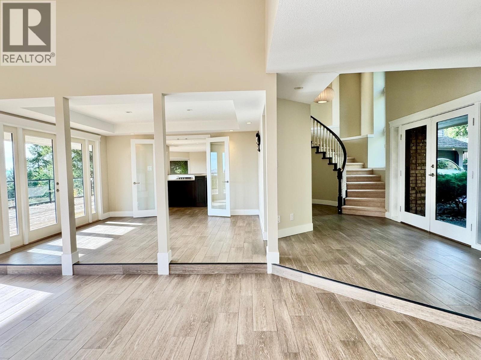 4xx5 Almondel Court, West Vancouver, British Columbia  V7V 4V4 - Photo 4 - R3177499