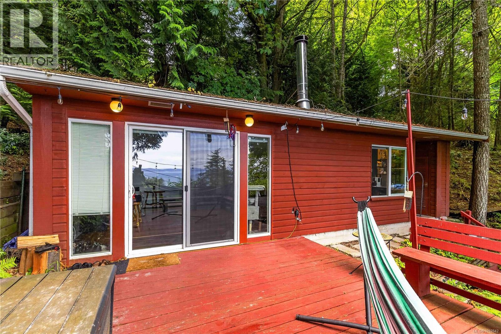 4916 Lochside Dr