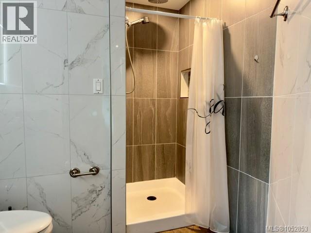 7530 Cadwallader Cres