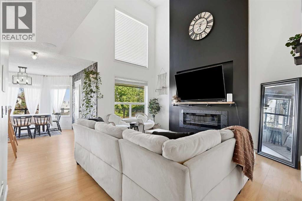 222 Douglas Ridge Circle SE, Calgary, Alberta  T2Z 3C4 - Photo 8 - A2348818