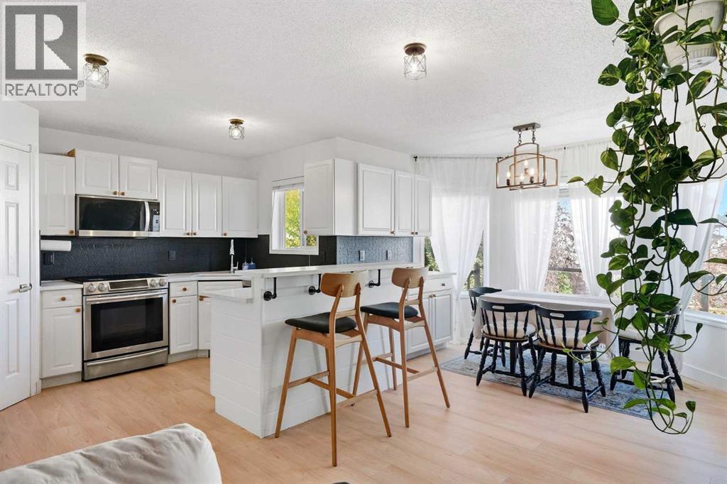 222 Douglas Ridge Circle SE, Calgary, Alberta  T2Z 3C4 - Photo 12 - A2348818