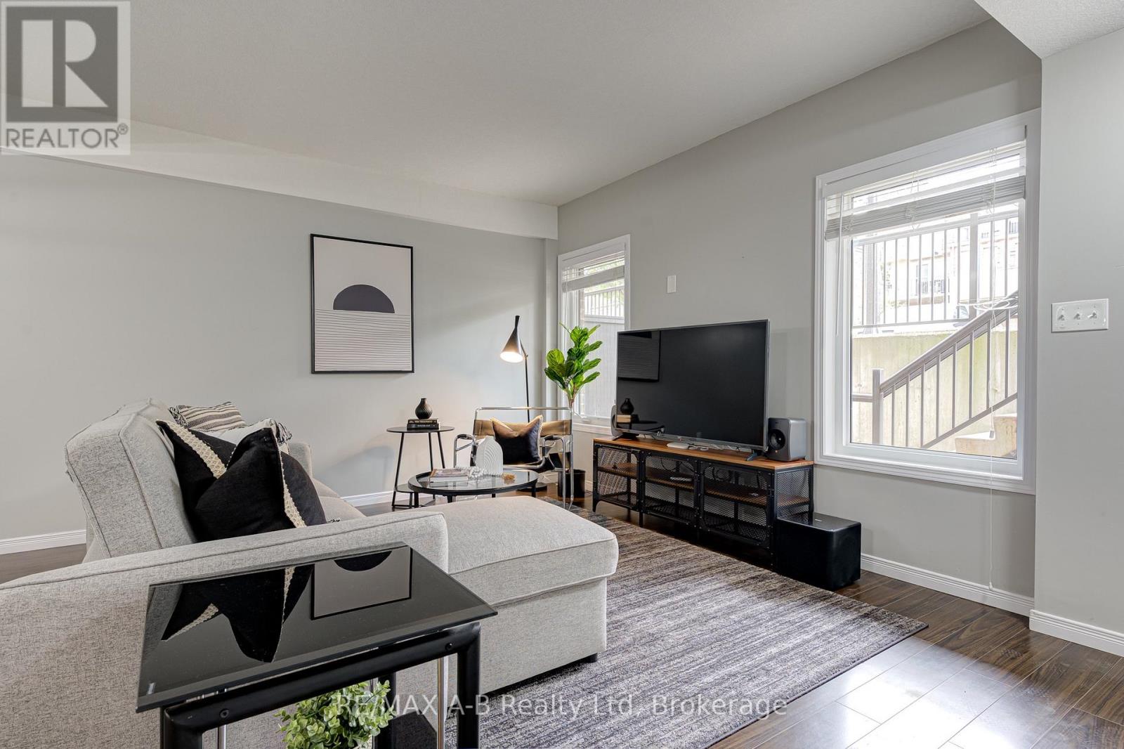 H - 242 Rachel Crescent, Kitchener, Ontario  N2R 0E1 - Photo 4 - X13858694