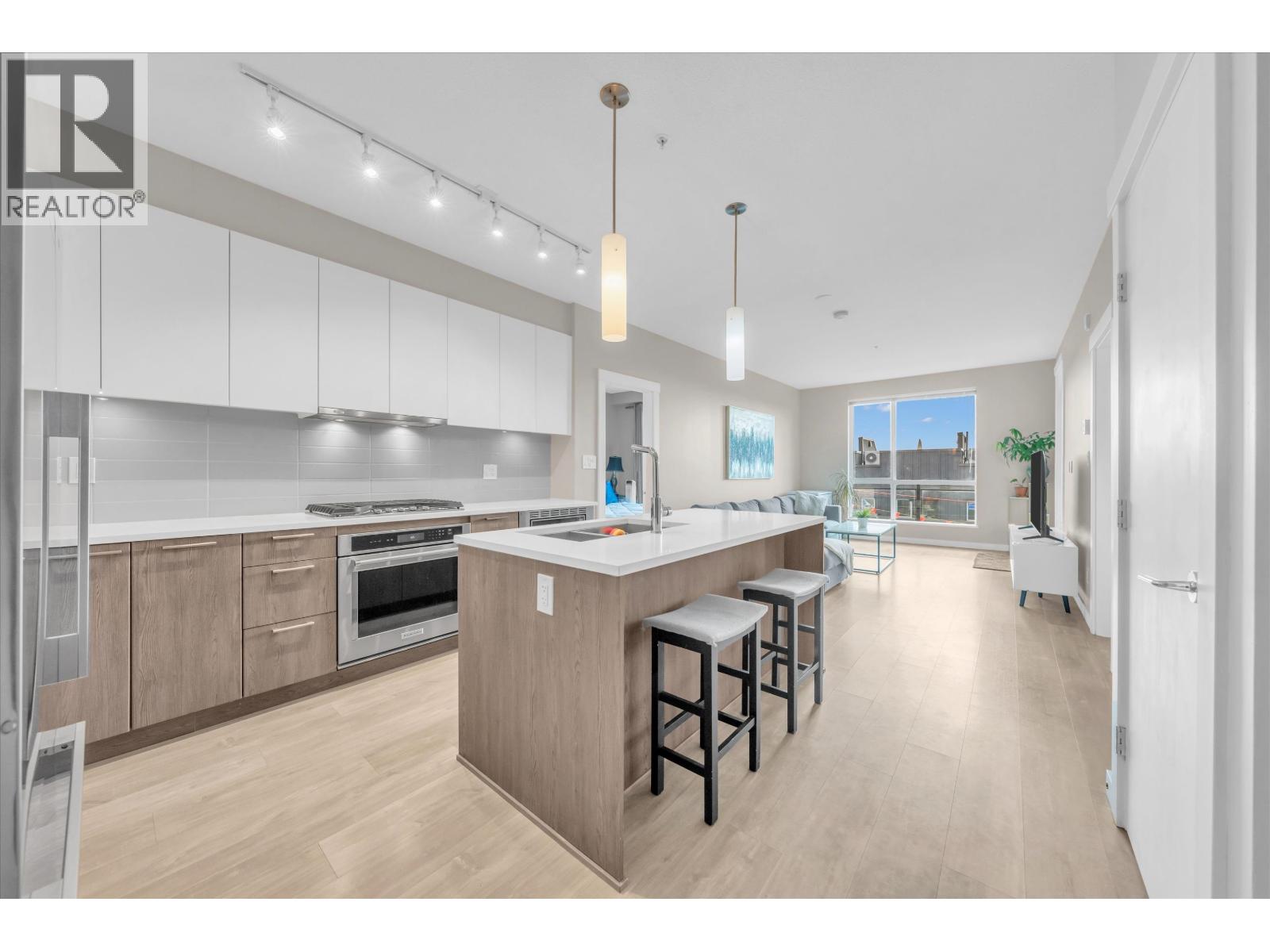 303 625 E 3rd Street, North Vancouver, British Columbia  V7L 0G3 - Photo 4 - R3177544