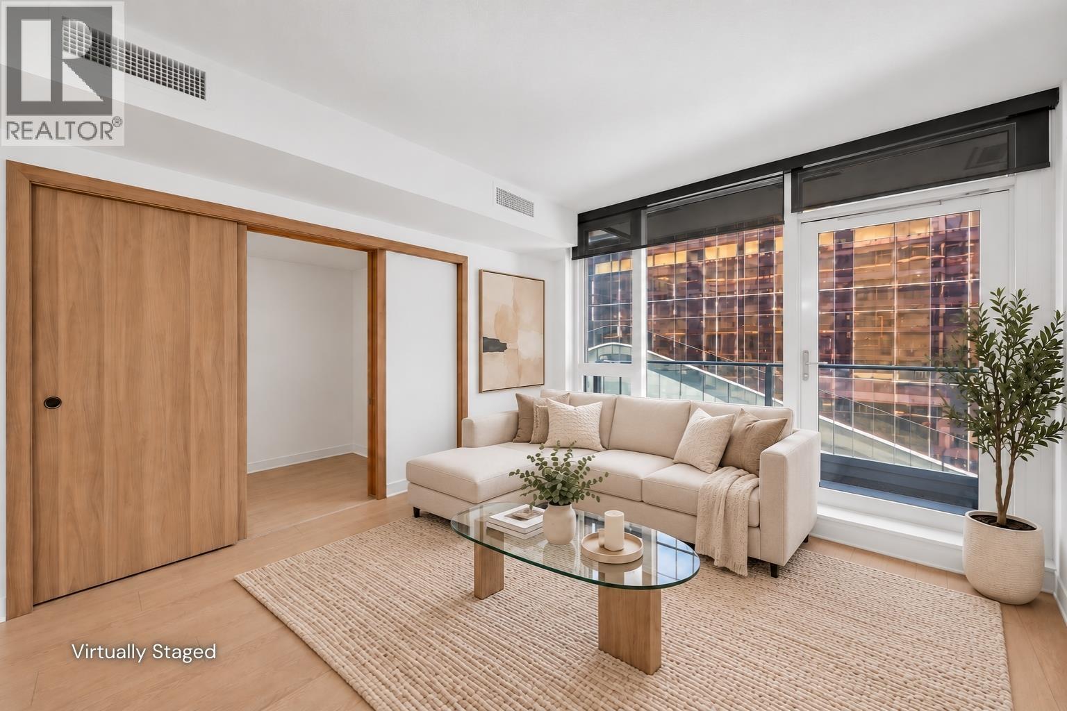 752 38 Smithe Street, Vancouver, British Columbia  V6B 0P3 - Photo 3 - R3177554