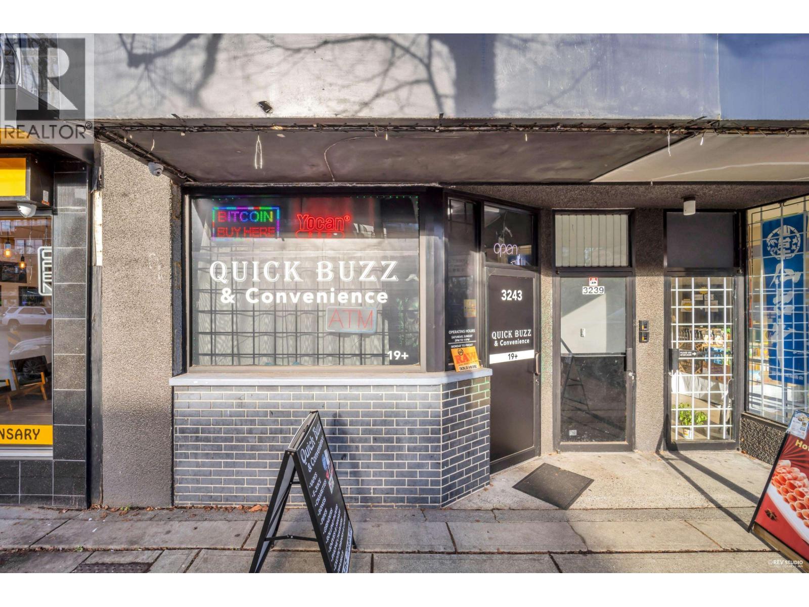 3243 W Broadway, Vancouver, British Columbia  V6K 2H5 - Photo 3 - C8082992
