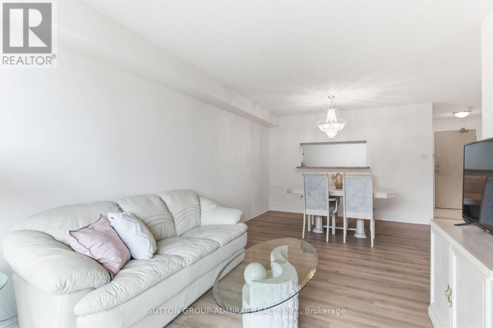 814 - 11 Townsgate Drive, Vaughan (Crestwood-Springfarm-Yorkhill), Ontario  L4J 8G4 - Photo 6 - N14104506