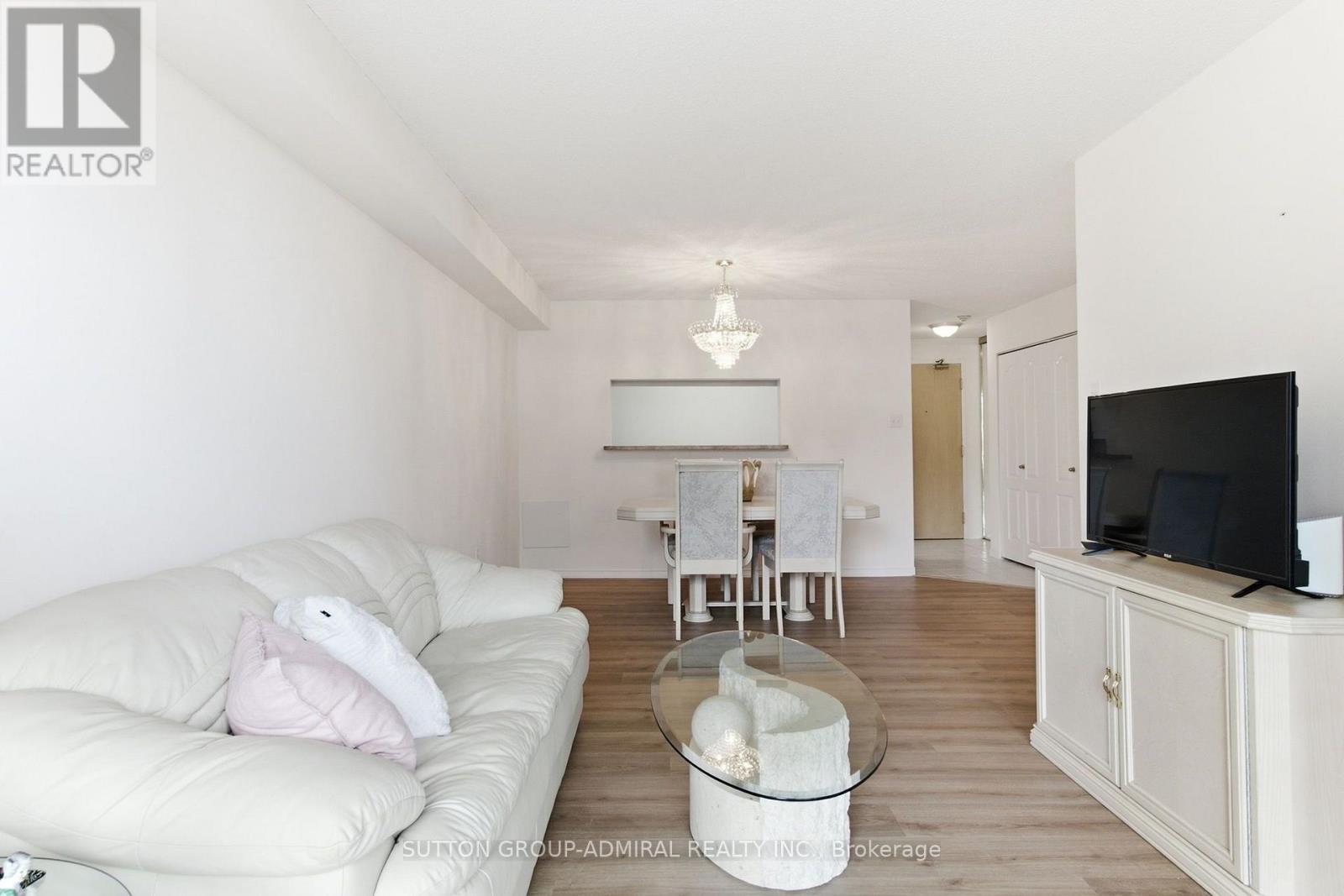 814 - 11 Townsgate Drive, Vaughan (Crestwood-Springfarm-Yorkhill), Ontario  L4J 8G4 - Photo 8 - N14104506