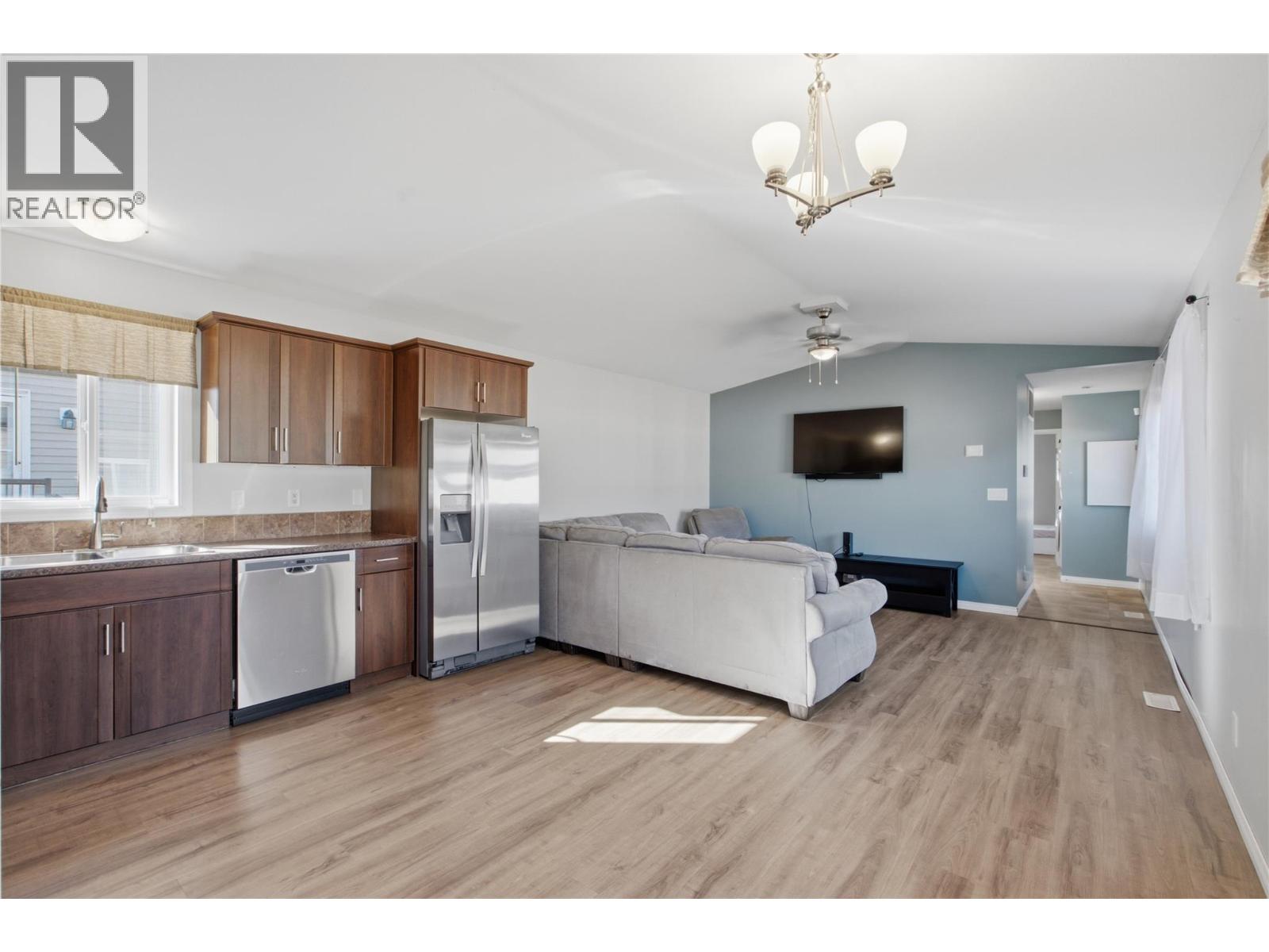 7805 Dallas Drive Unit# 7, Kamloops, British Columbia  V2C 0E5 - Photo 3 - 10404002