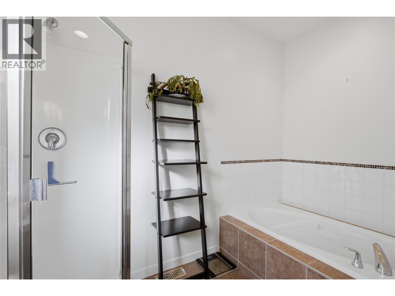 2060 Grasslands Boulevard, Kamloops, British Columbia  V2B 0A6 - Photo 20 - 10404286