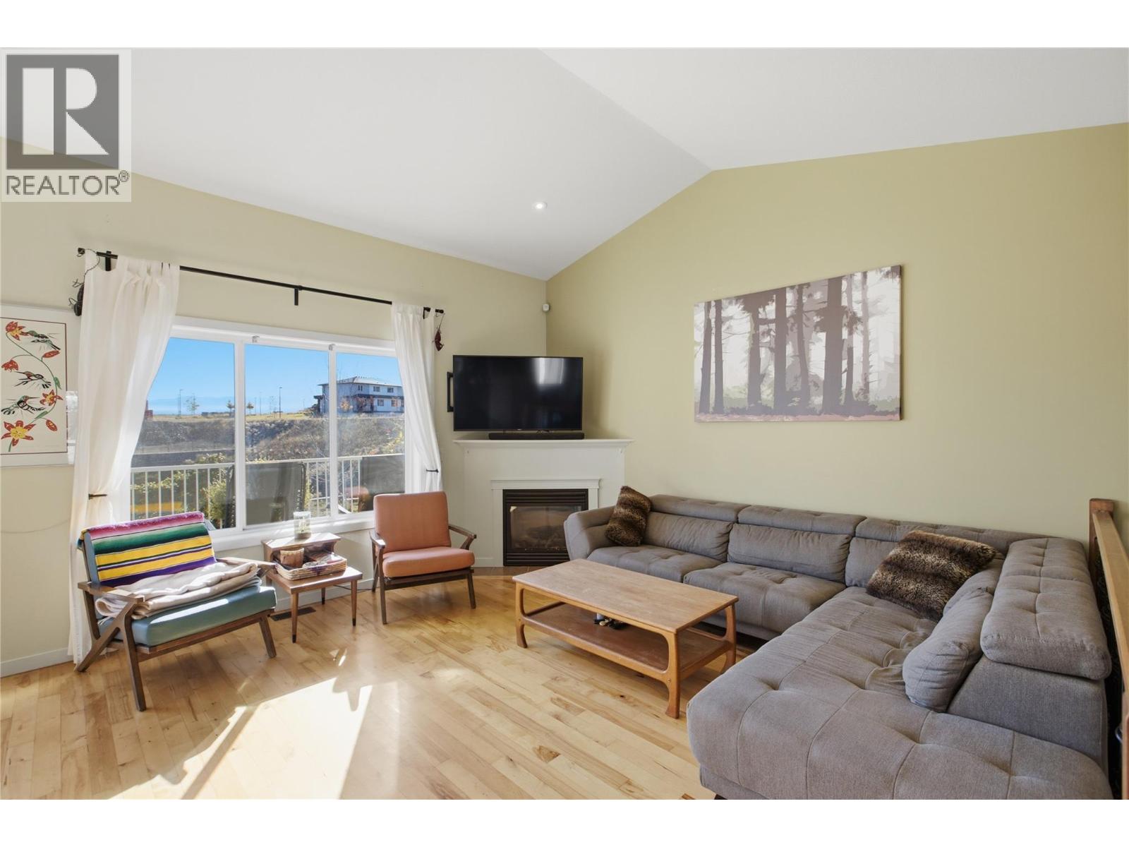 2060 Grasslands Boulevard, Kamloops, British Columbia  V2B 0A6 - Photo 4 - 10404286