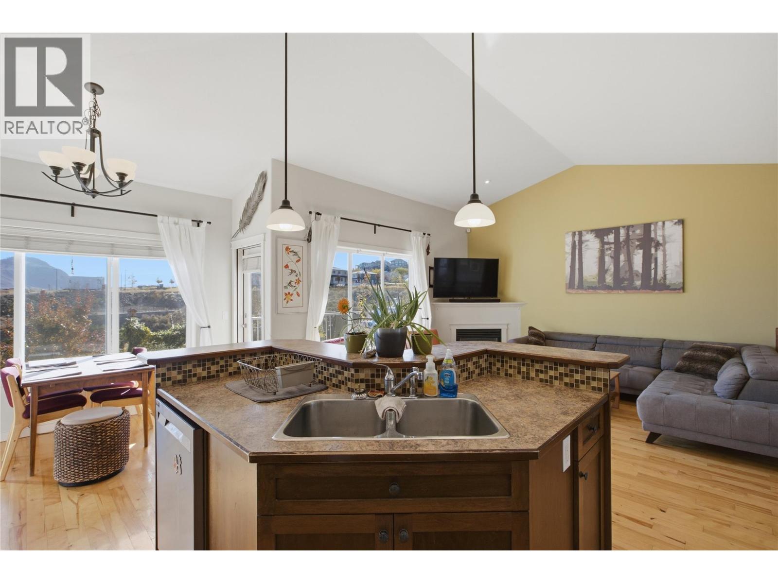 2060 Grasslands Boulevard, Kamloops, British Columbia  V2B 0A6 - Photo 12 - 10404286