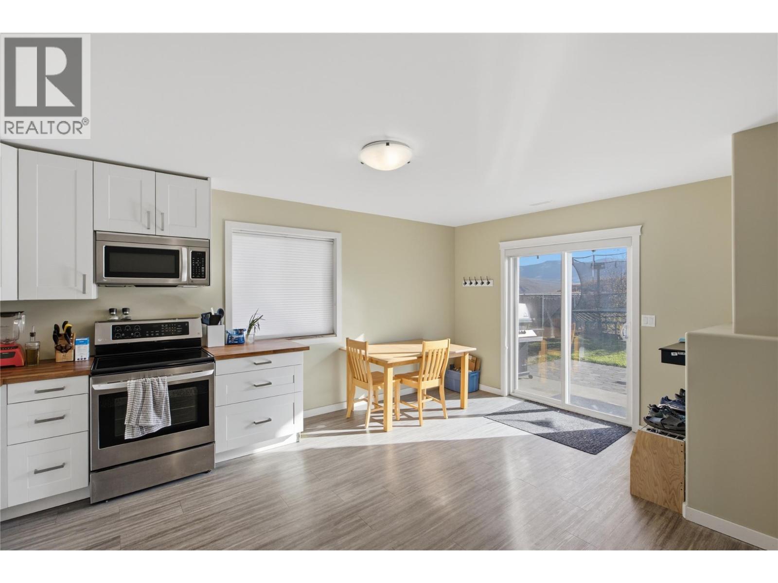 2060 Grasslands Boulevard, Kamloops, British Columbia  V2B 0A6 - Photo 33 - 10404286