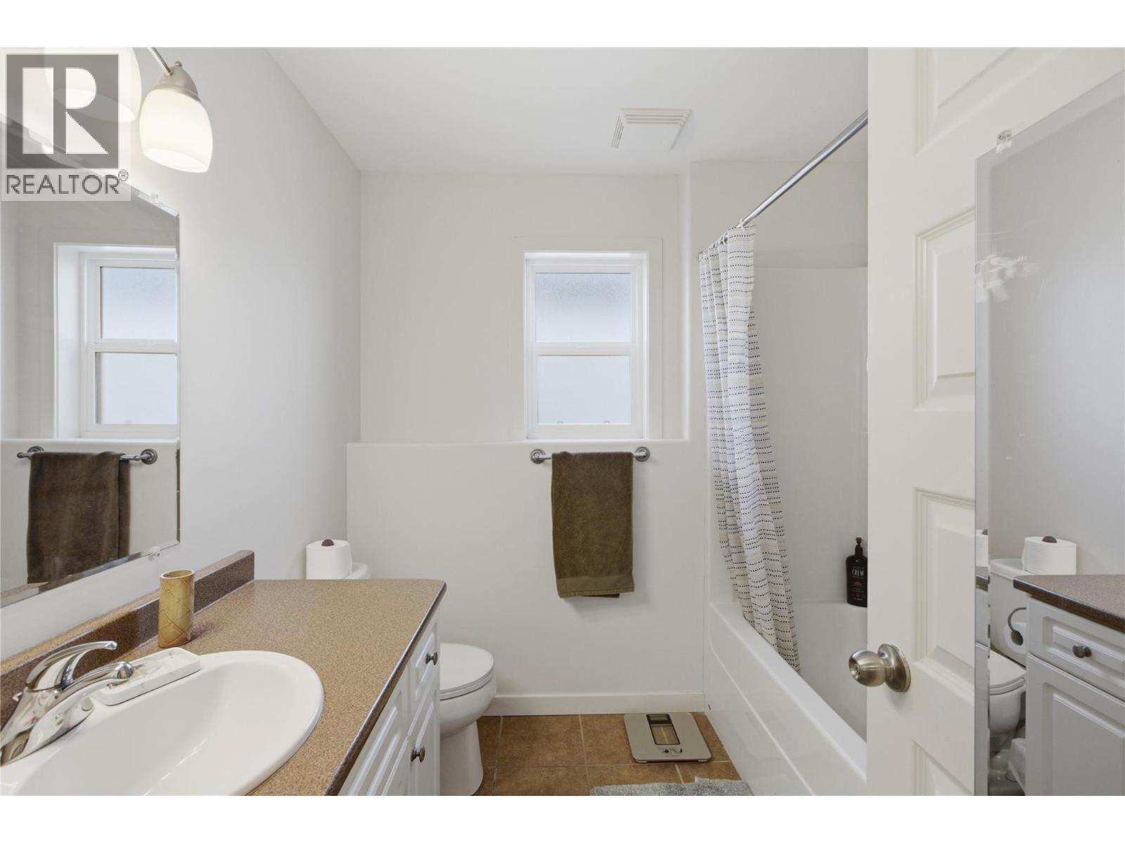 2060 Grasslands Boulevard, Kamloops, British Columbia  V2B 0A6 - Photo 41 - 10404286