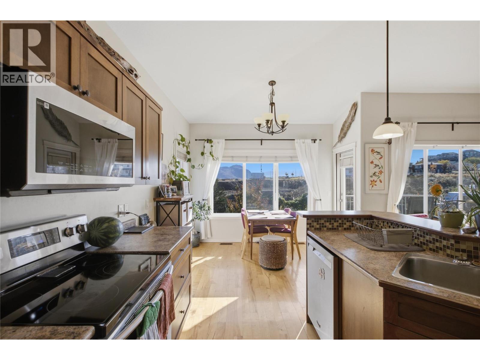2060 Grasslands Boulevard, Kamloops, British Columbia  V2B 0A6 - Photo 7 - 10404286