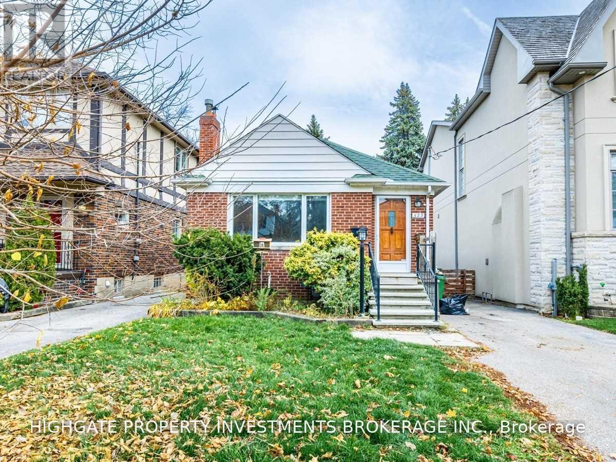323 RUMSEY ROAD, Toronto, Ontario