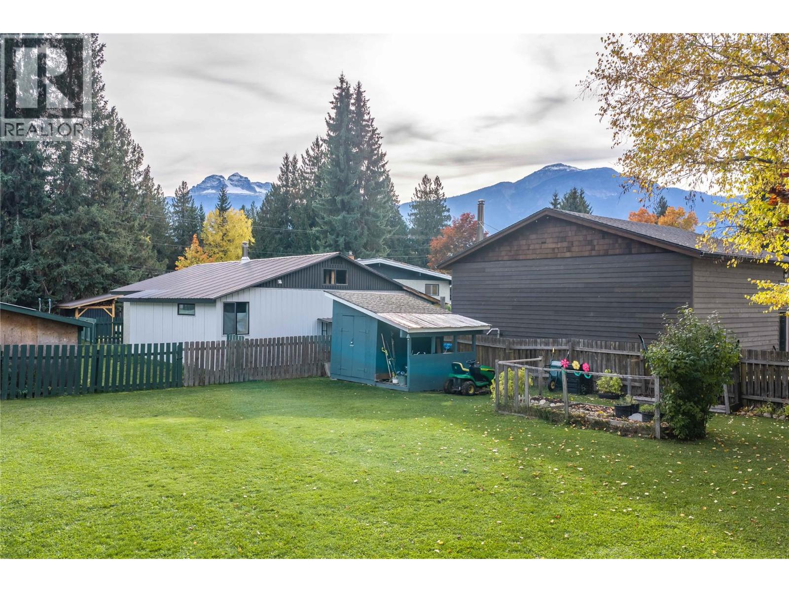 1669 Hiob Road, Revelstoke, British Columbia  V0e 2s0 - Photo 40 - 10404128