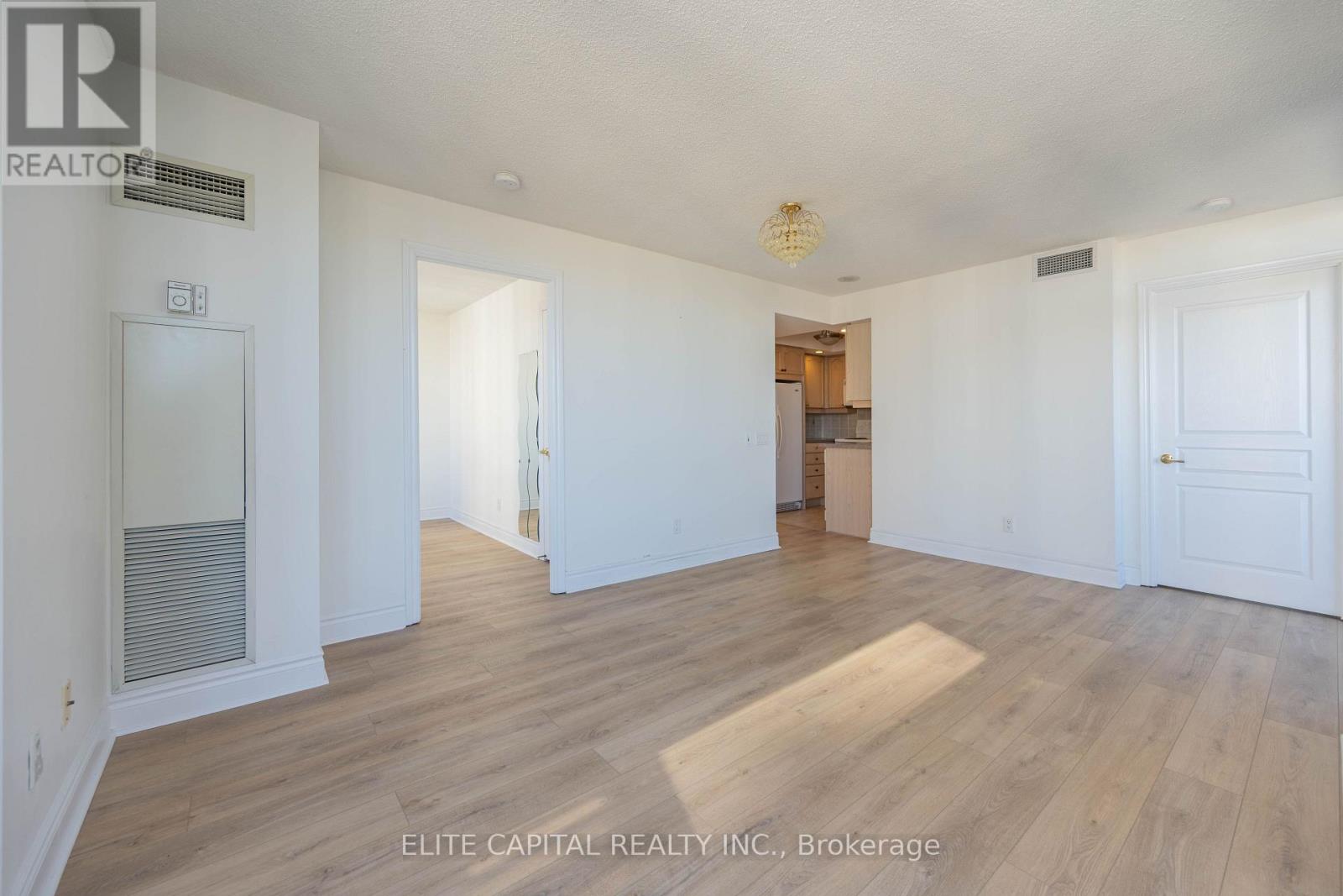 2018 - 15 Northtown Way, Toronto, Ontario  M2N 7L4 - Photo 5 - C14104644