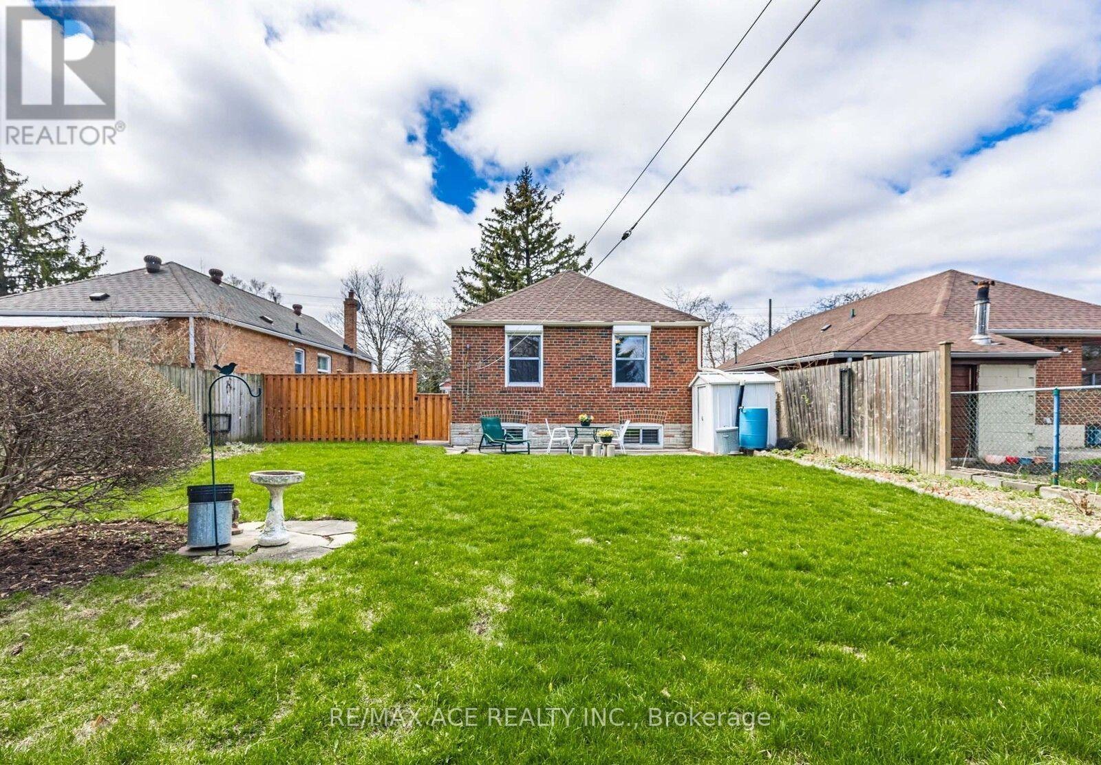 733 Pharmacy Avenue, Toronto, Ontario  M1L 3J4 - Photo 2 - E14104576