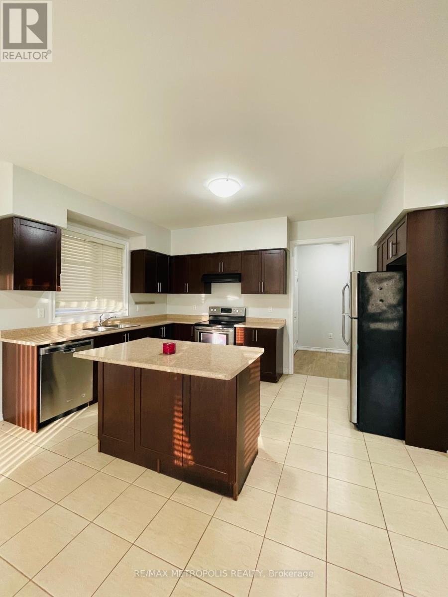 10 Barchard Street, Clarington, Ontario  L1B 1G9 - Photo 4 - E14104640