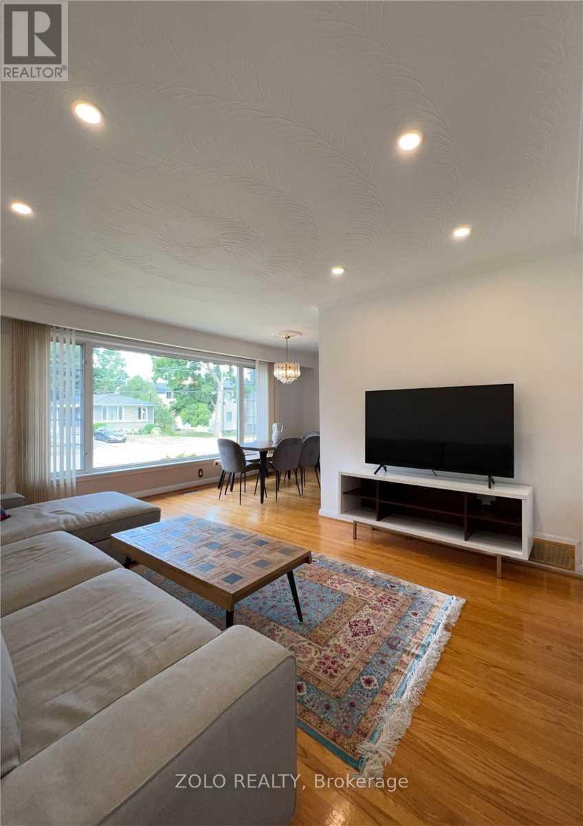 Main Floor - 346 Wenlock Avenue, Richmond Hill, Ontario  L4C 1M9 - Photo 2 - N14104616
