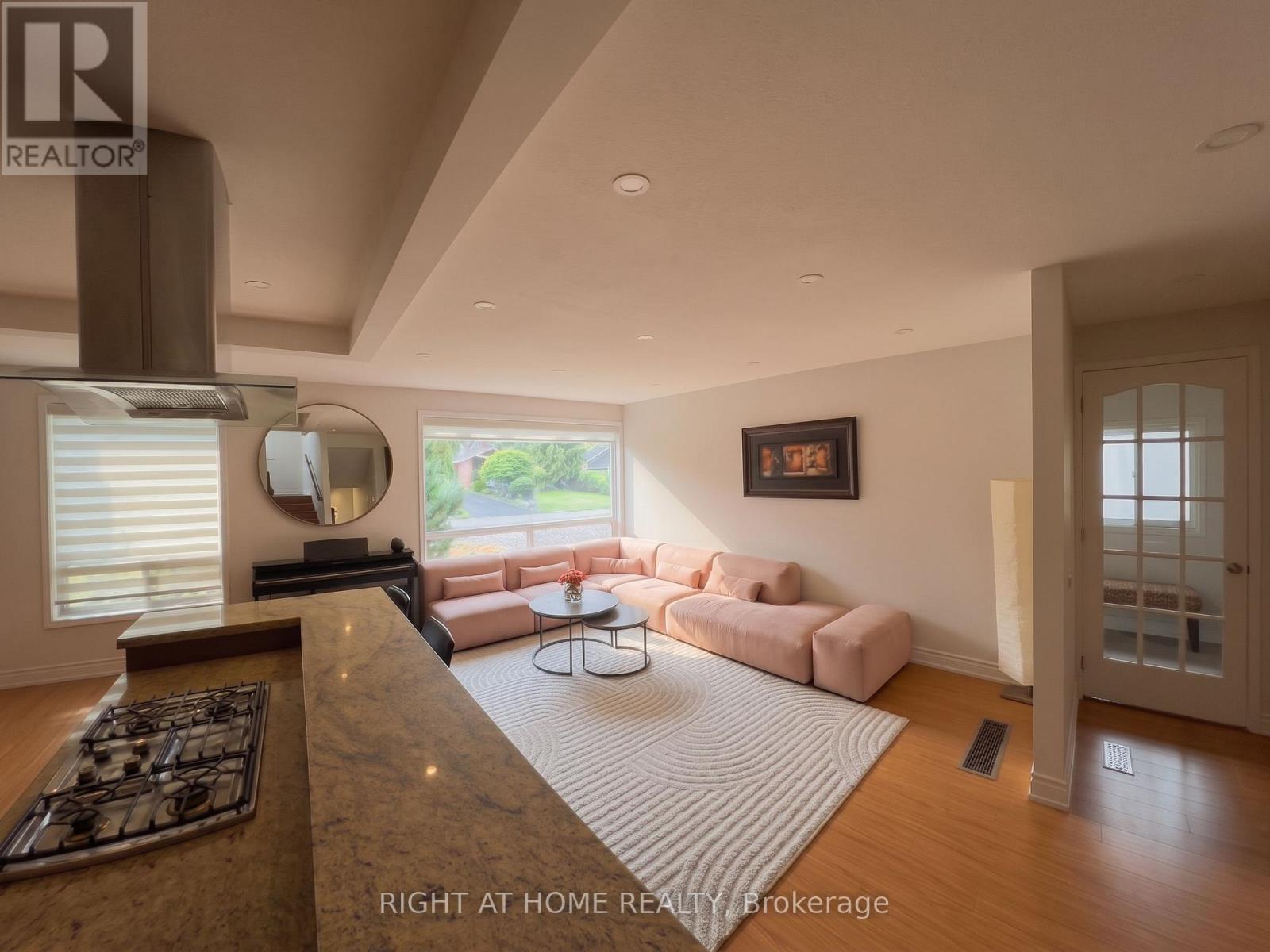35 Knowles Crescent, Aurora, Ontario  L4G 1Z6 - Photo 5 - N14104654