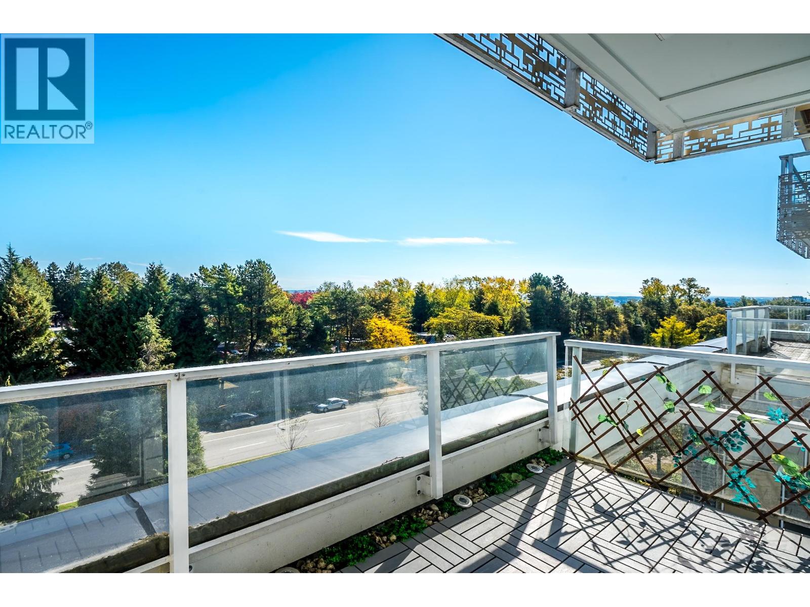 602 6677 CAMBIE STREET