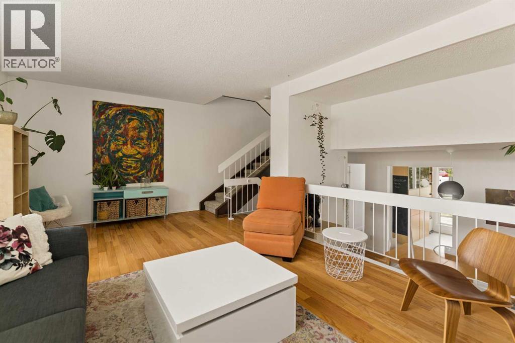 118 Brae Glen Lane SW, Calgary, Alberta  T2W 1B6 - Photo 5 - A2348717