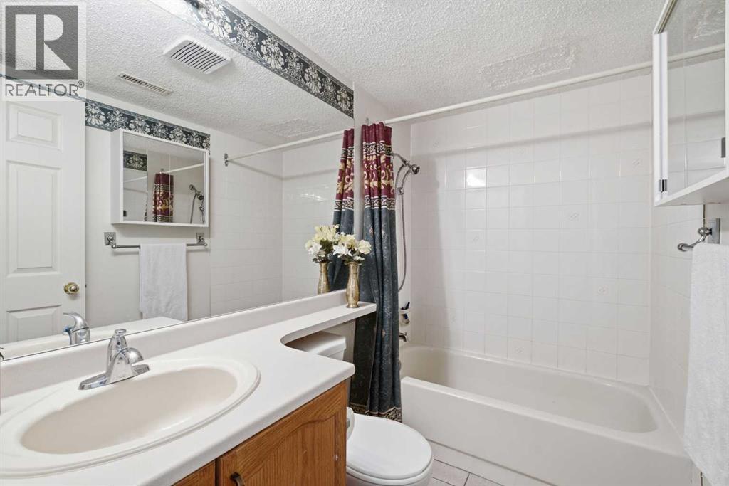 309 Sandringham Road NW, Calgary, Alberta  T3K 3Z1 - Photo 19 - A2353352