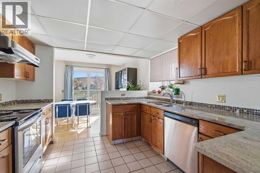 309 Sandringham Road NW, Calgary, Alberta  T3K 3Z1 - Photo 5 - A2353352