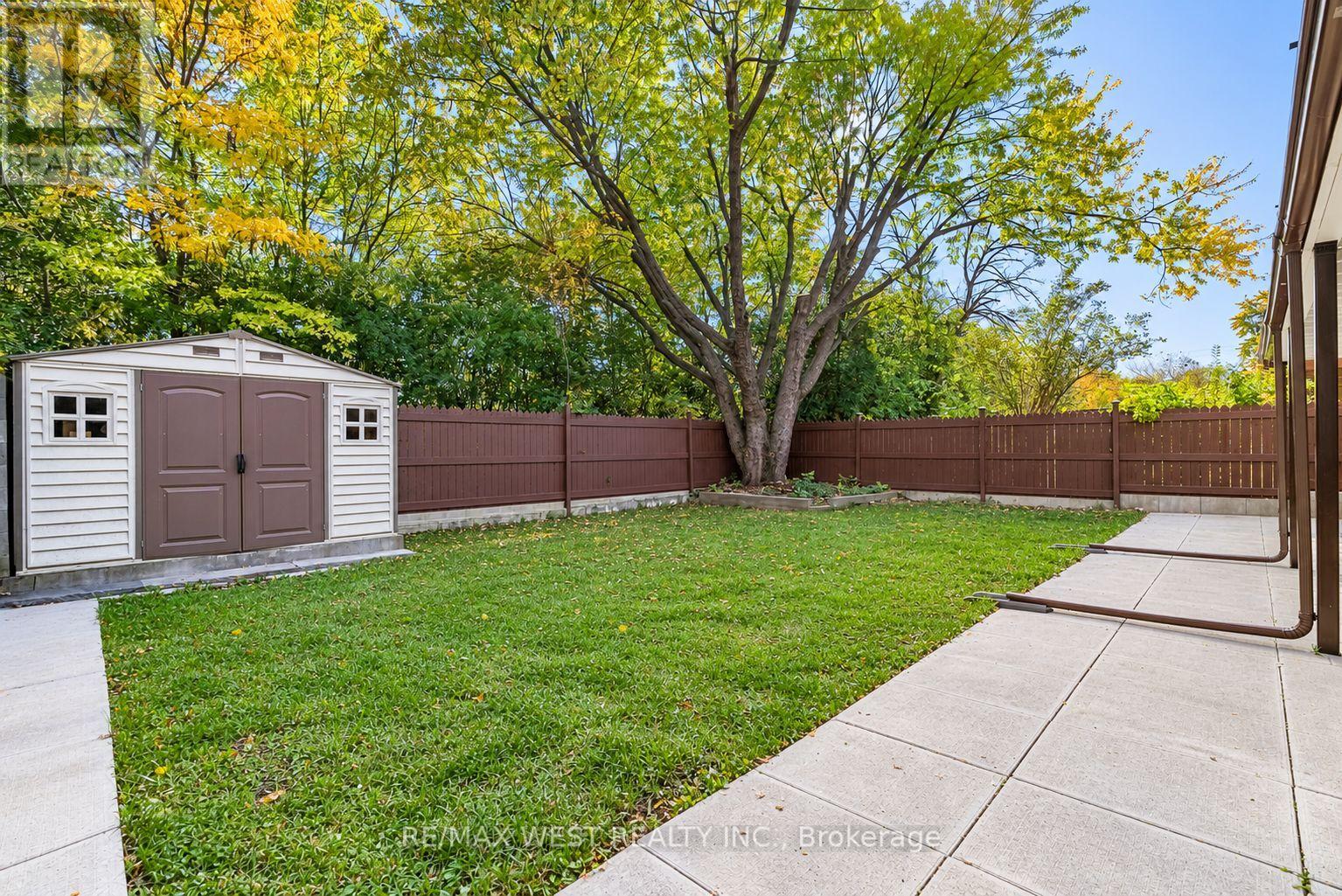 42 Masseygrove Crescent, Toronto, Ontario  M9V 3C9 - Photo 18 - W14104584