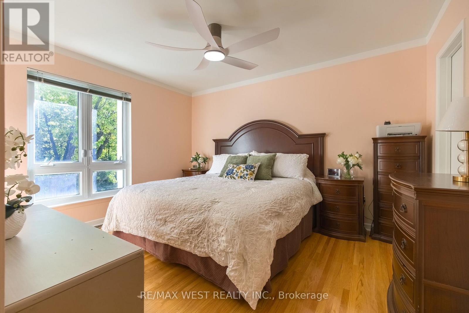 42 Masseygrove Crescent, Toronto, Ontario  M9V 3C9 - Photo 8 - W14104584
